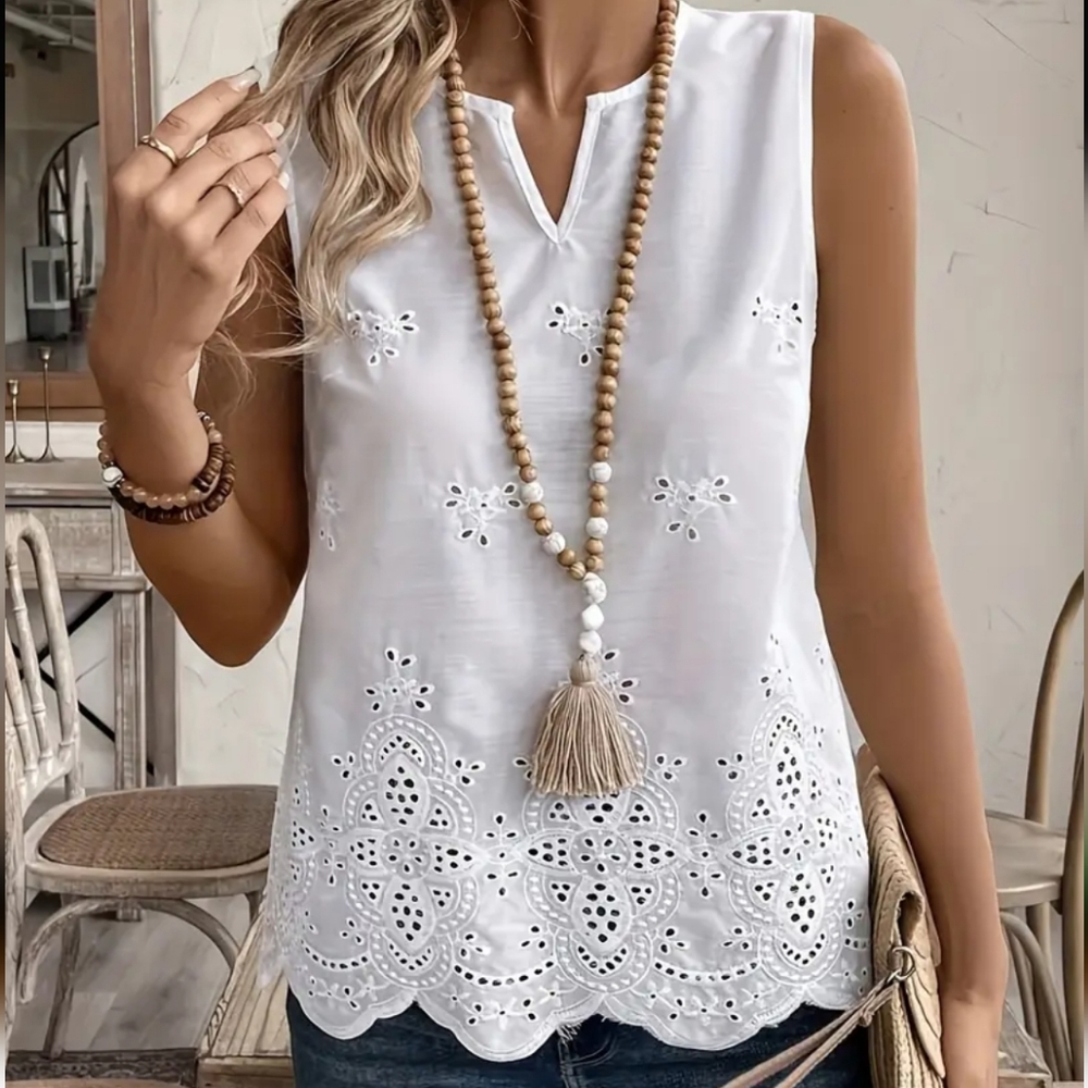 🐎 NEW! White Embroidered Sleeveless Top Large